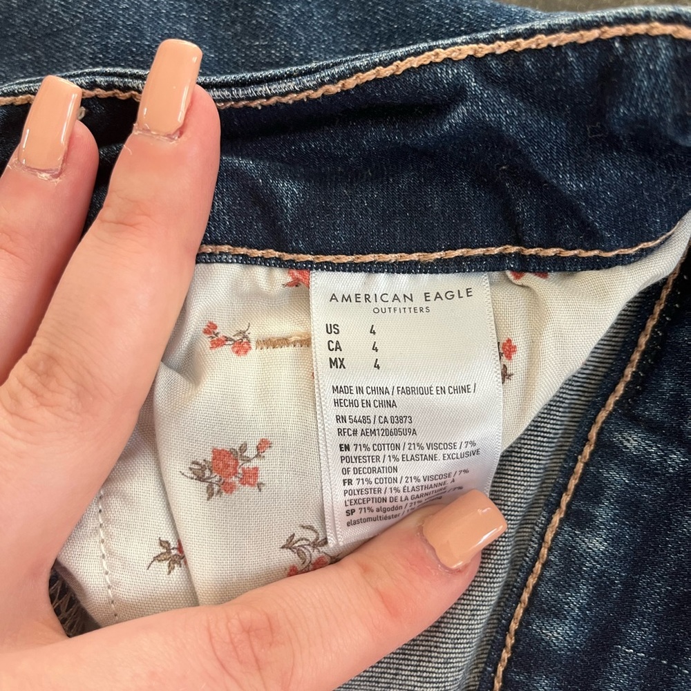Distressed American Eagle denim shorts - Picture 3 of 5